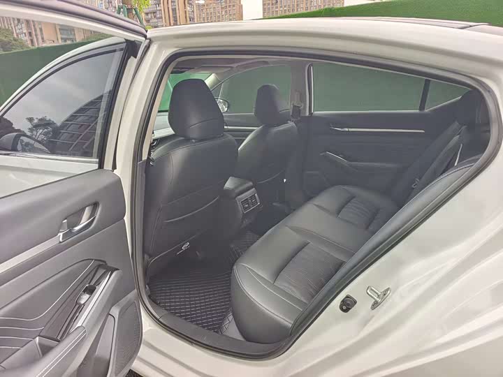 Фото 8 - Nissan Teana