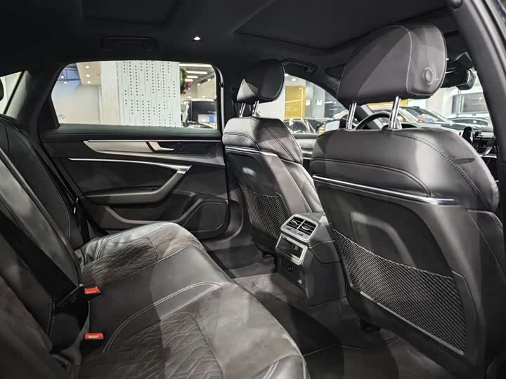 Фото 12 - Audi A6L