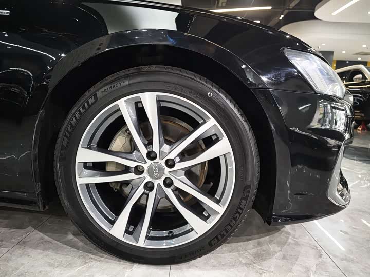 Фото 14 - Audi A6L