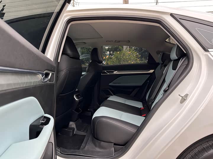 Фото 7 - Geely Emgrand L