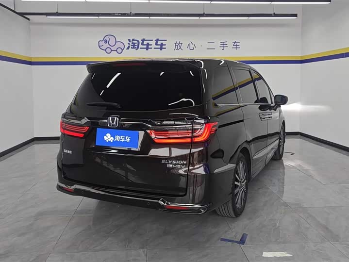 Фото 3 - Honda Elysion