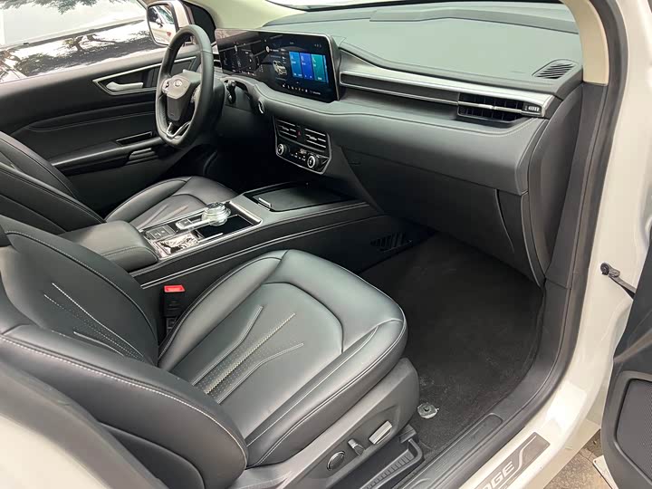 Фото 11 - Ford Edge