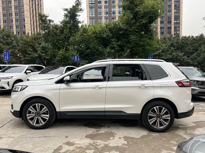 Фото 6 - Ford Edge