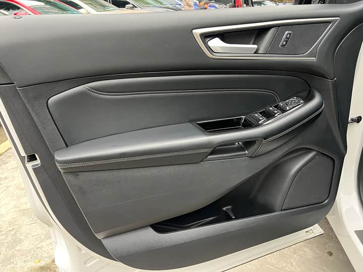 Фото 7 - Ford Edge