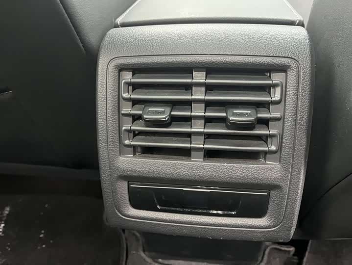 Фото 14 - Volkswagen Golf