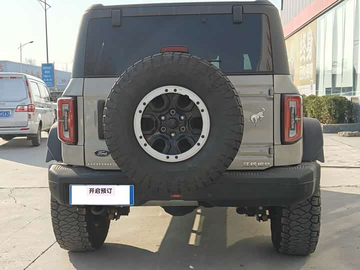 Фото 11 - Ford Bronco