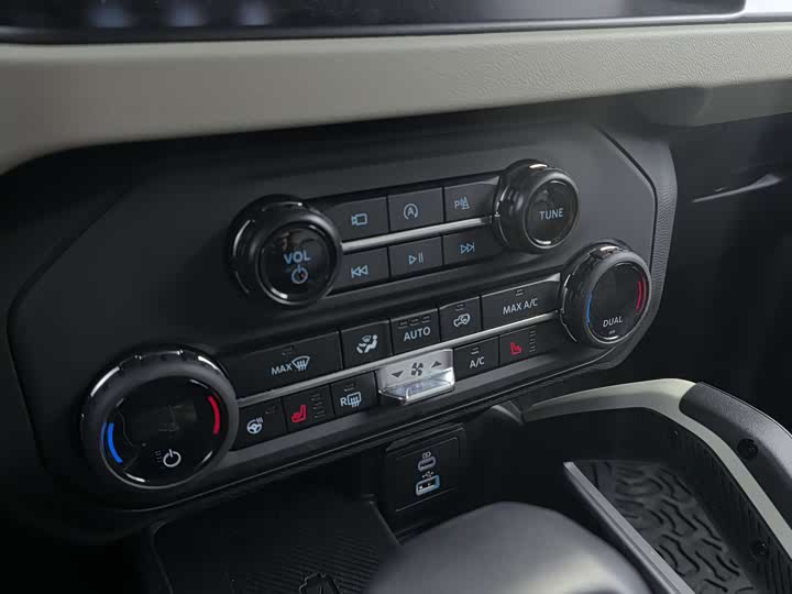 Фото 9 - Ford Bronco