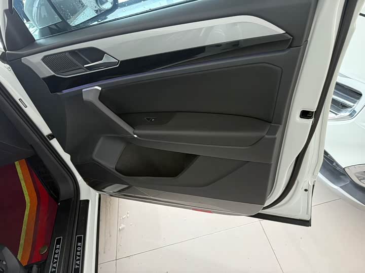 Фото 15 - Volkswagen Tayron