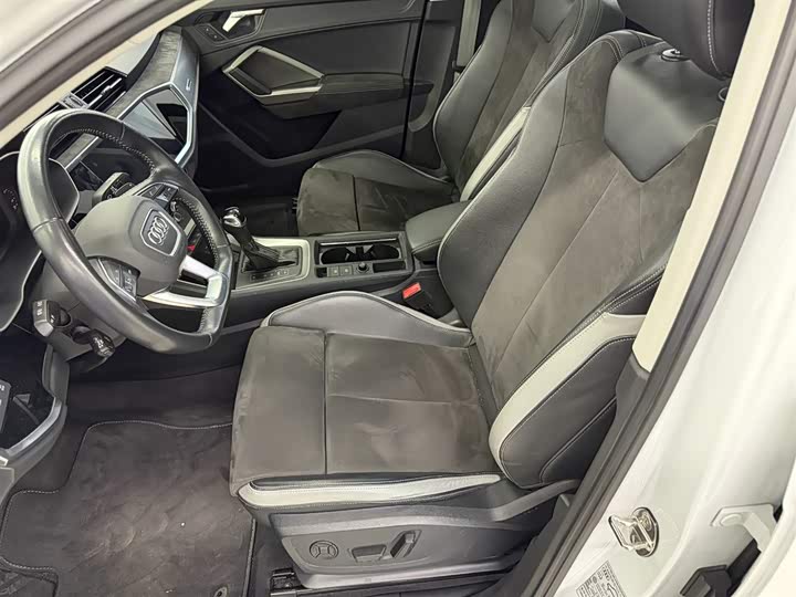 Фото 6 - Audi Q3