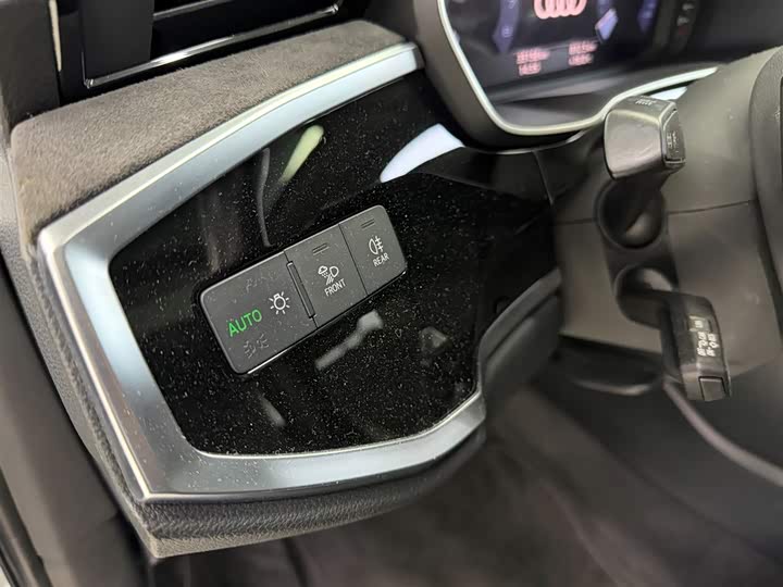 Фото 8 - Audi Q3