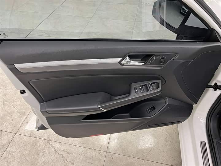 Фото 10 - Volkswagen Lamando L