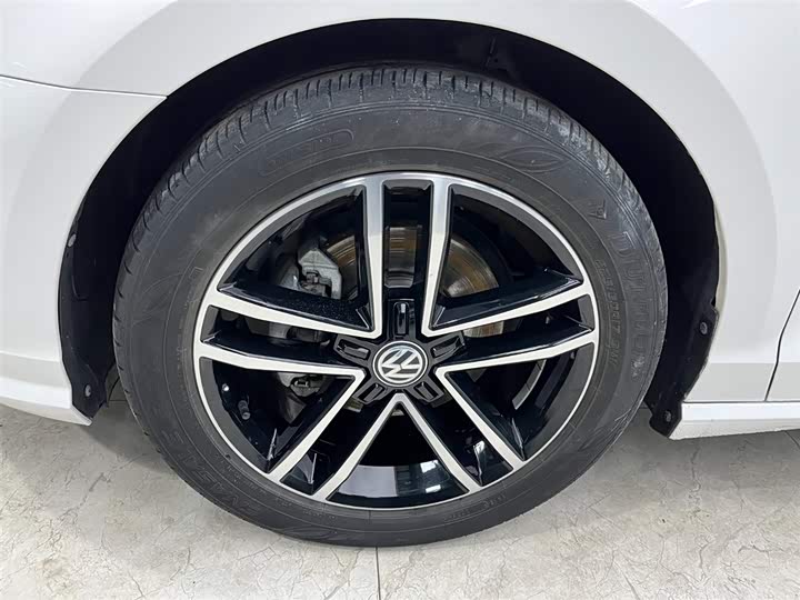 Фото 19 - Volkswagen Lamando L