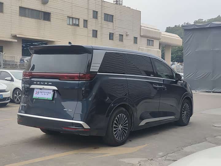 Фото 6 - Denza D9