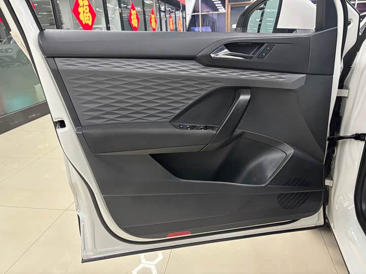 Фото 8 - Volkswagen Tharu