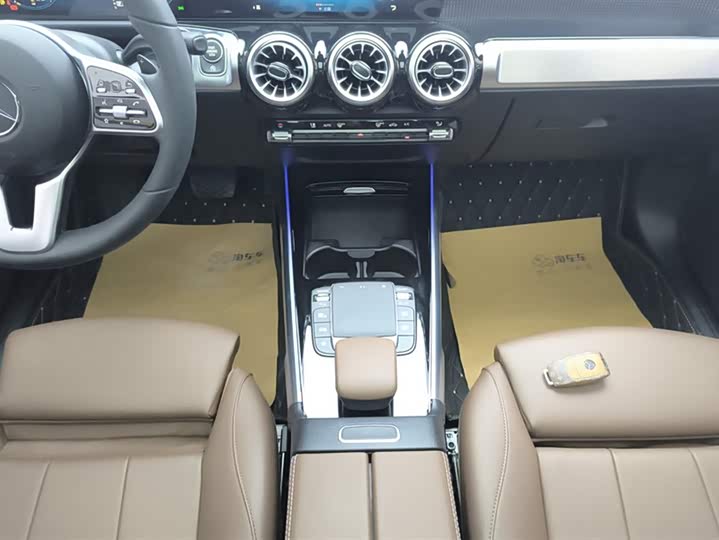 Фото 16 - Mercedes-Benz GLB-Class