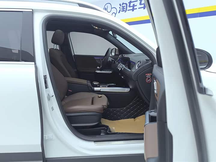 Фото 8 - Mercedes-Benz GLB-Class