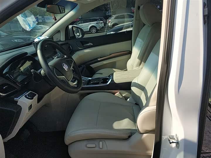 Фото 15 - Buick GL8 ES