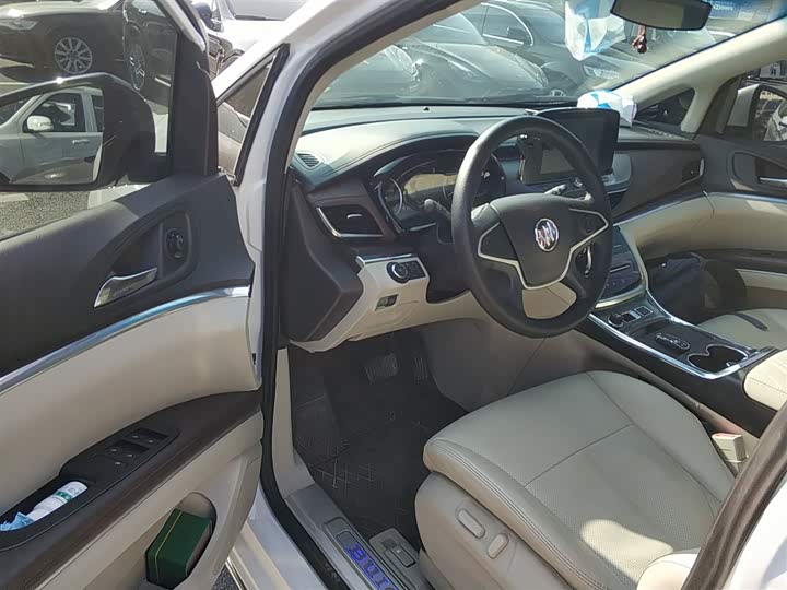 Фото 16 - Buick GL8 ES