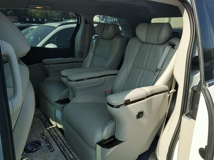 Фото 17 - Buick GL8 ES