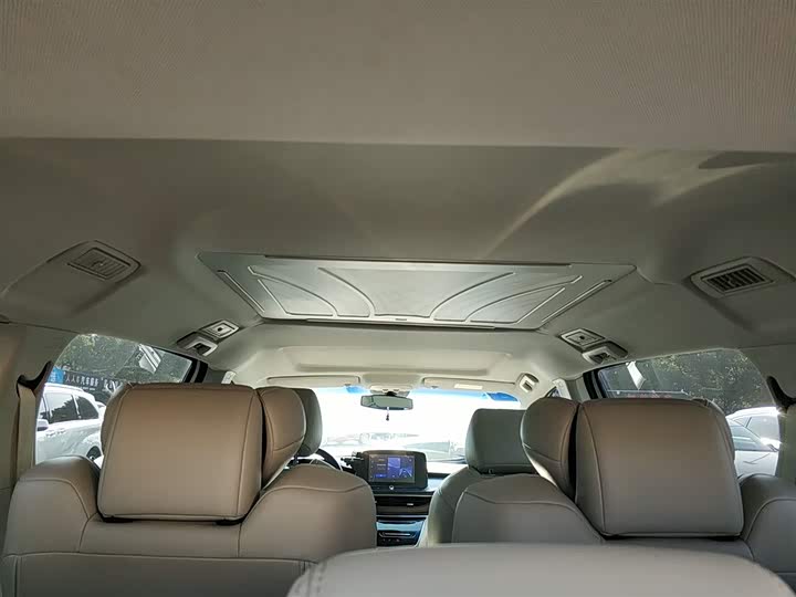 Фото 18 - Buick GL8 ES