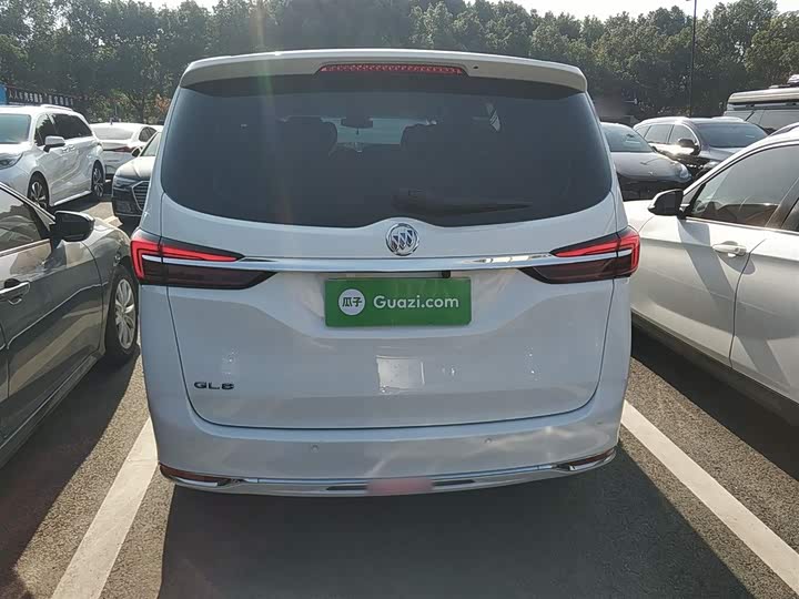 Фото 6 - Buick GL8 ES