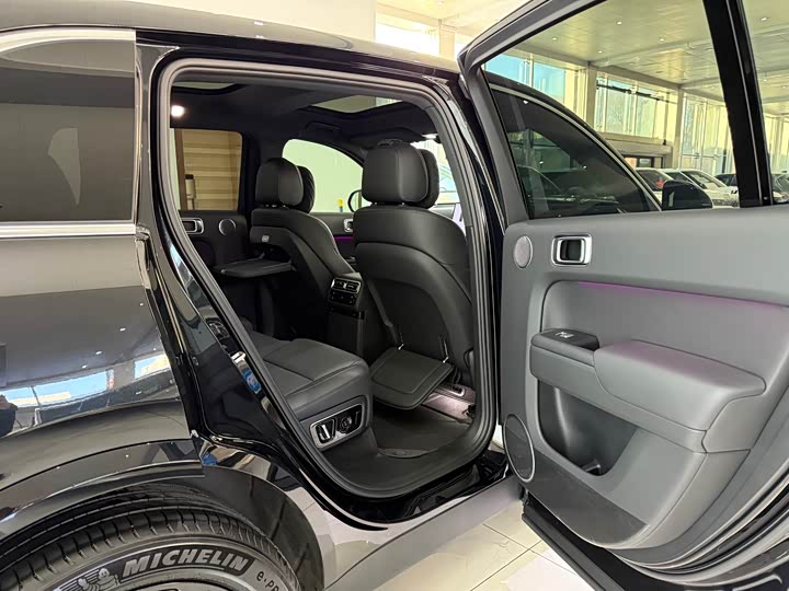 Фото 12 - LiXiang L7