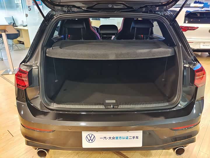 Фото 10 - Volkswagen Golf GTI