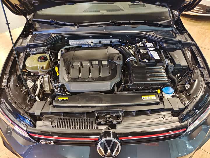 Фото 6 - Volkswagen Golf GTI