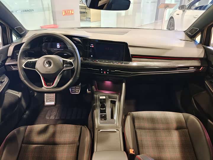 Фото 7 - Volkswagen Golf GTI