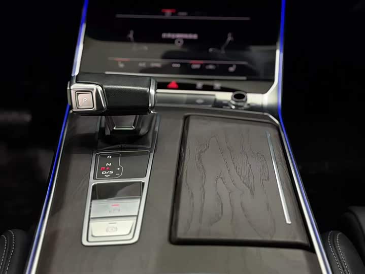 Фото 10 - Audi A6L