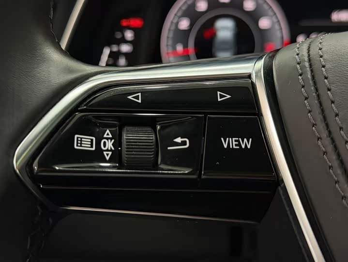 Фото 12 - Audi A6L