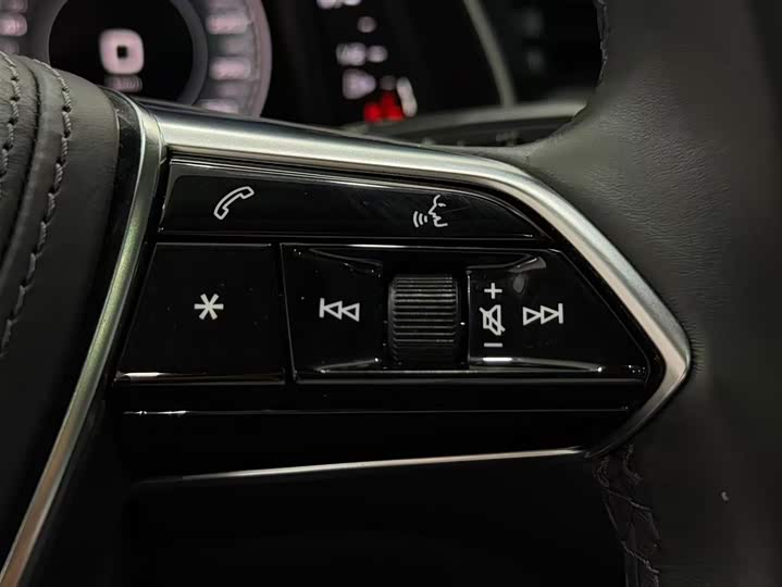 Фото 13 - Audi A6L