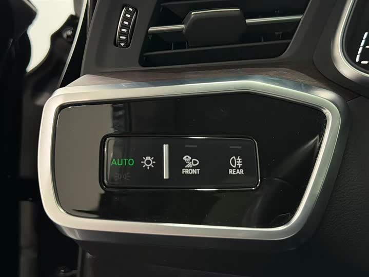 Фото 18 - Audi A6L