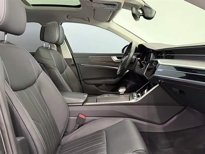 Фото 19 - Audi A6L