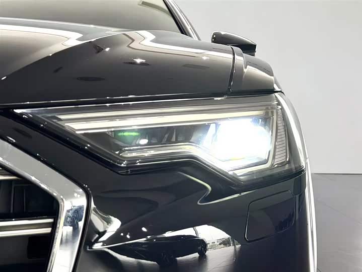 Фото 22 - Audi A6L