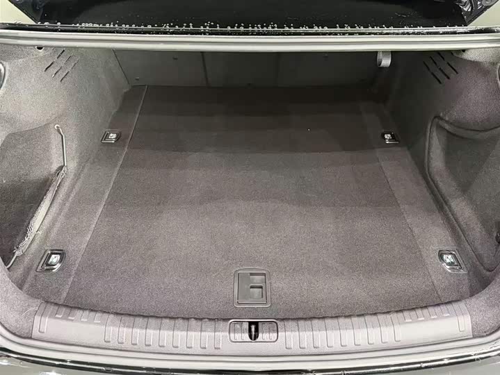 Фото 24 - Audi A6L