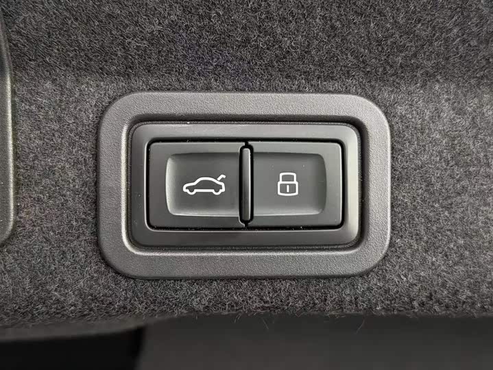 Фото 25 - Audi A6L