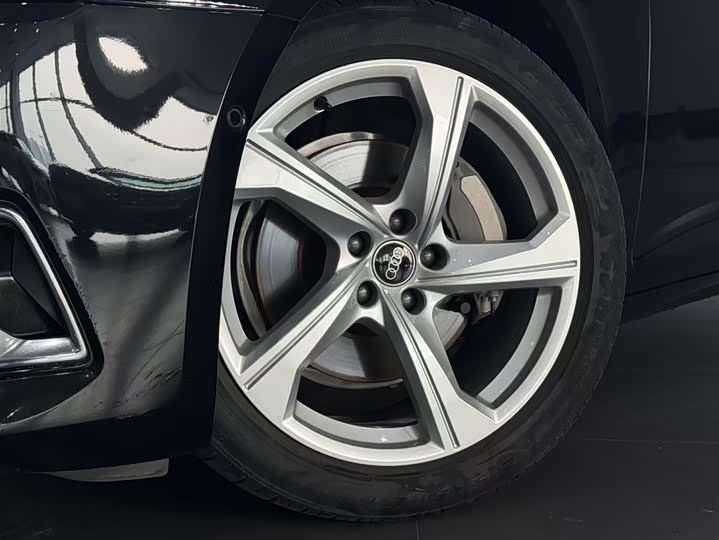 Фото 26 - Audi A6L