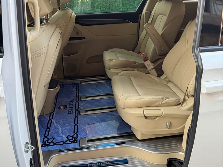 Фото 2 - Buick GL8 ES