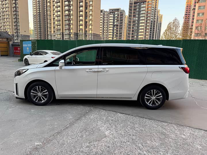 Фото 3 - Buick GL8 ES