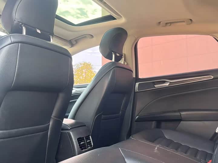 Фото 6 - Ford Mondeo