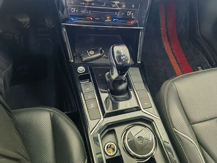 Фото 13 - Volkswagen Passat