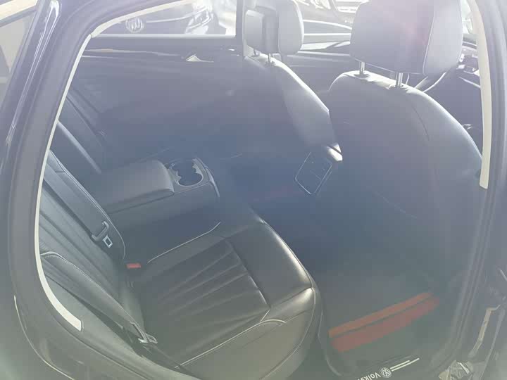 Фото 9 - Volkswagen Passat