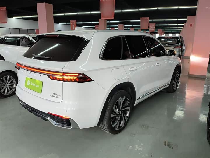 Фото 7 - Geely Monjaro