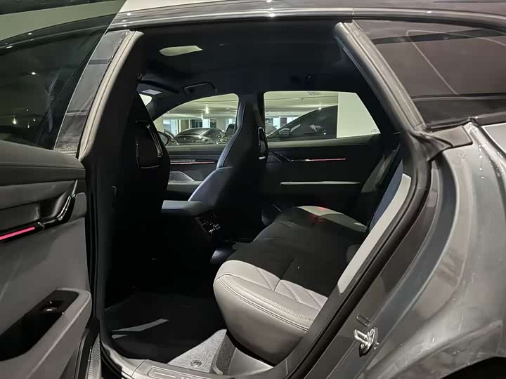 Фото 4 - Zeekr 001