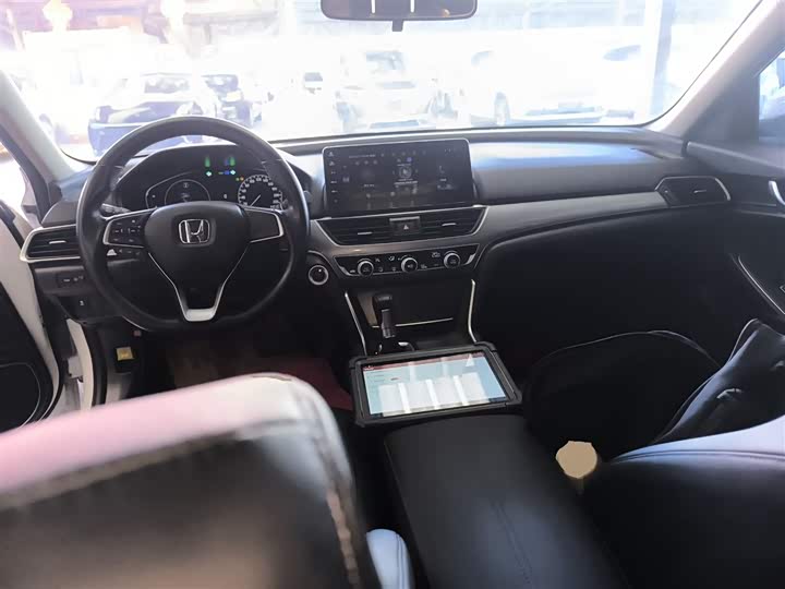 Фото 10 - Honda Accord