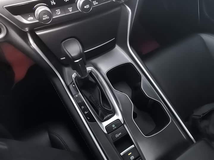 Фото 14 - Honda Accord