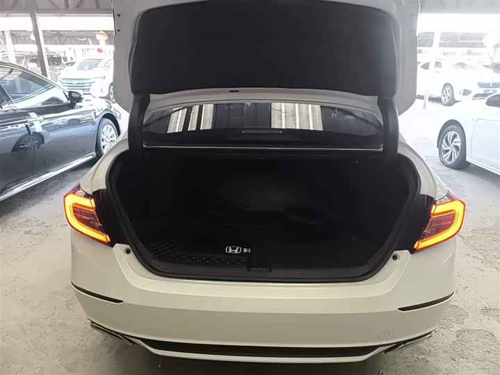 Фото 19 - Honda Accord