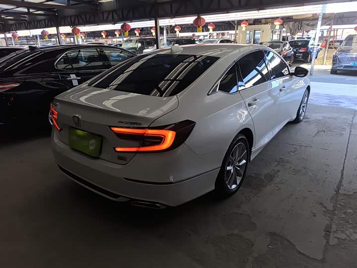 Фото 7 - Honda Accord