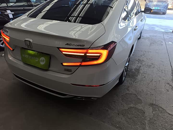 Фото 8 - Honda Accord